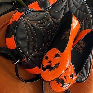 Shinny pumpkin flats